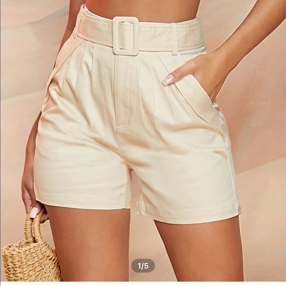 Women belted shorts